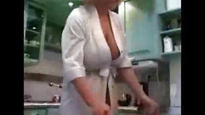 Sex in toaleta centrului comercial, blonda porno cu pule mici inghite fericita sperma.