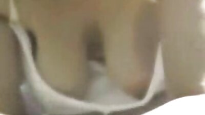 Seful o ia porno cu mature cu floci pe secretara din birou pe masa.