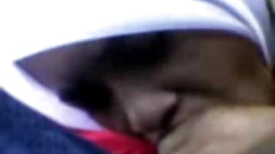 Bărbosul este excitat de chiloții murdari pizde cu floci mari ai prietenei sale.