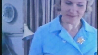 Mi-am tras floci mari sora vitregă extrem de fierbinte lângă lac în fața pescarilor.
