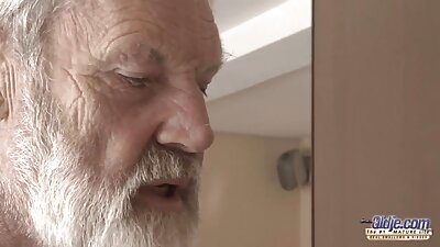 Dă-i naibii cu o fată drăguță în porno cu pizde mari baie la ea acasă.