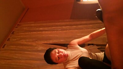 Oamenii sunt crescuți pule lungi cu ajutorul sexului pe Internet pentru bani.