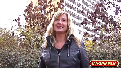 Sora vitregă vrea sex bun cu o jucărie o fute rau de tot nouă.